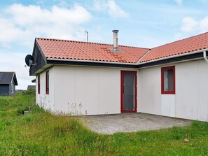House | Exterior - Lovely Holiday Home in Jutland with Hot Tub (Harboore)