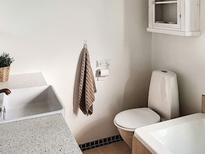 Bathroom - Sprawling Holiday Home in Slagelse With Sea View (Slagelse)