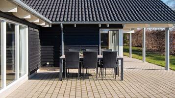 House | Outdoor dining