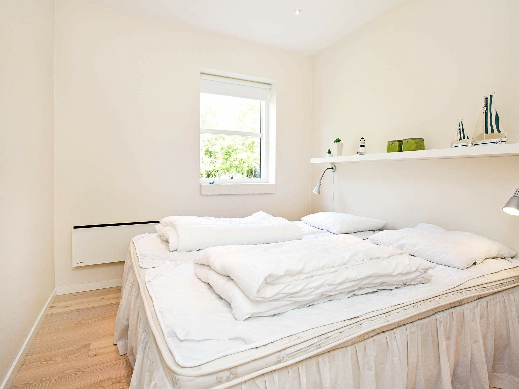 4 bedrooms, cribs/infant beds