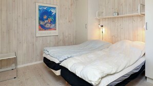 4 bedrooms, cribs/infant beds - Expansive Holiday Home at Hirtshals With Private Pool (Hirtshals)