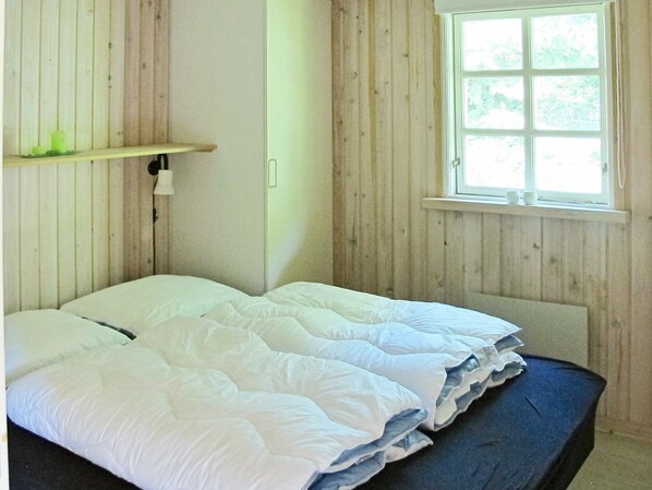 3 bedrooms, cribs/infant beds