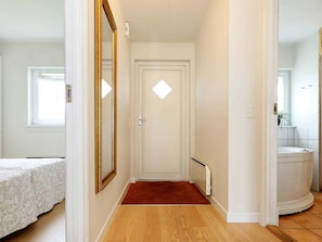 3 bedrooms, cribs/infant beds