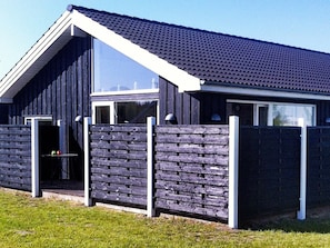 Exterior - Alluring Holiday Home in Rødby With Whirlpool (Rodby)