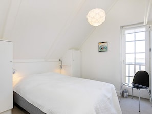 3 bedrooms, cribs/infant beds - 6 Person Holiday Home in Bagenkop (Sydlangeland)