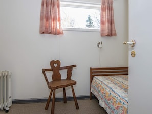 4 bedrooms, cribs/infant beds