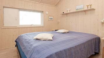 2 bedrooms, cots/infant beds