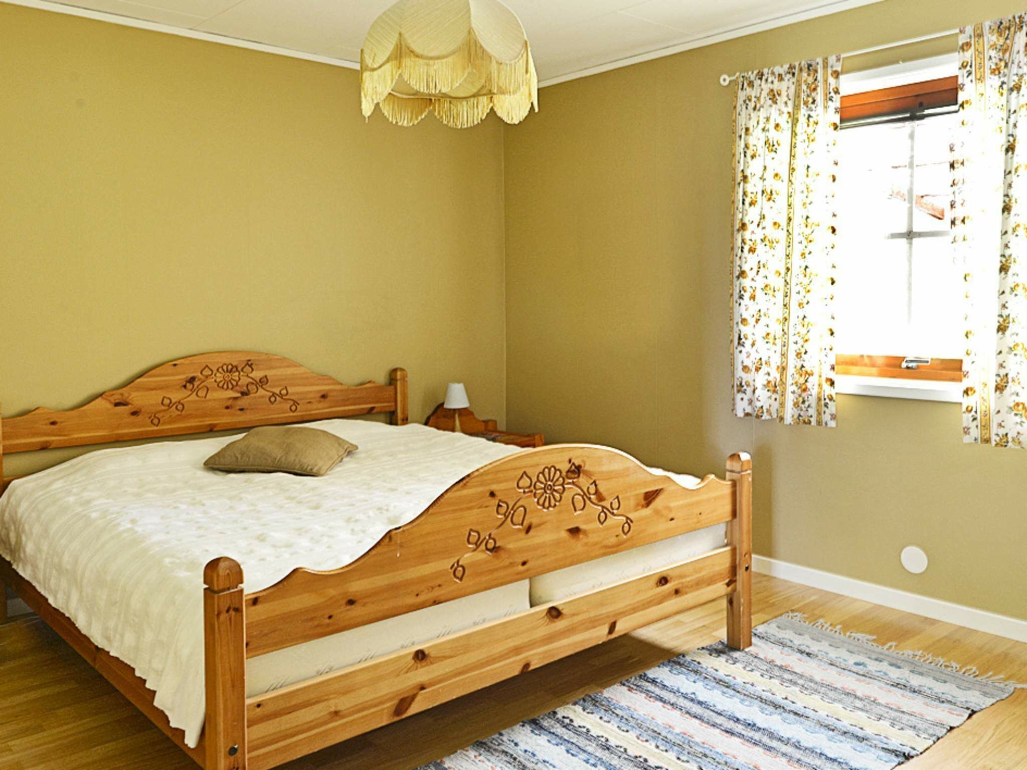 5 bedrooms, individually furnished