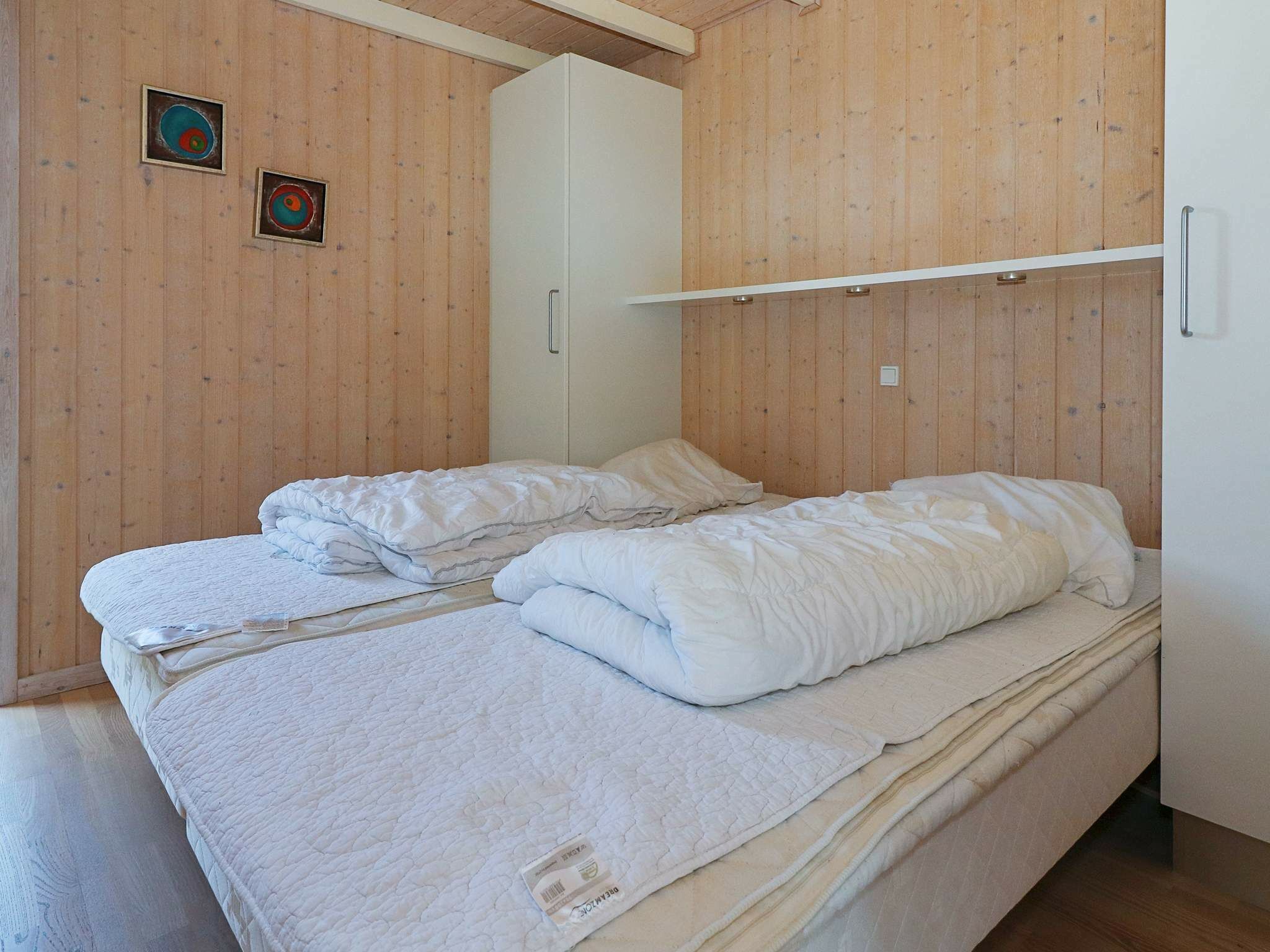 4 bedrooms, cribs/infant beds