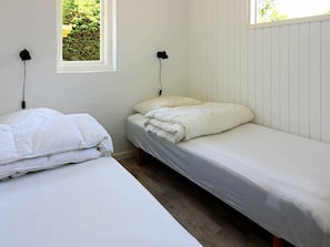 3 bedrooms, cribs/infant beds