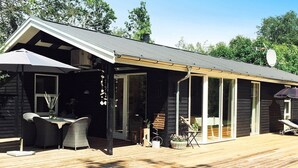 Exterior - Refreshing Holiday Home in Glesborg With Terrace (Glesborg)