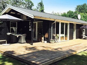 Exterior - Refreshing Holiday Home in Glesborg With Terrace (Glesborg)