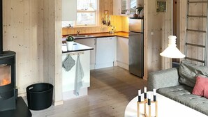 Coffee/tea maker, fridge, microwave, stovetop - Refreshing Holiday Home in Glesborg With Terrace (Glesborg)