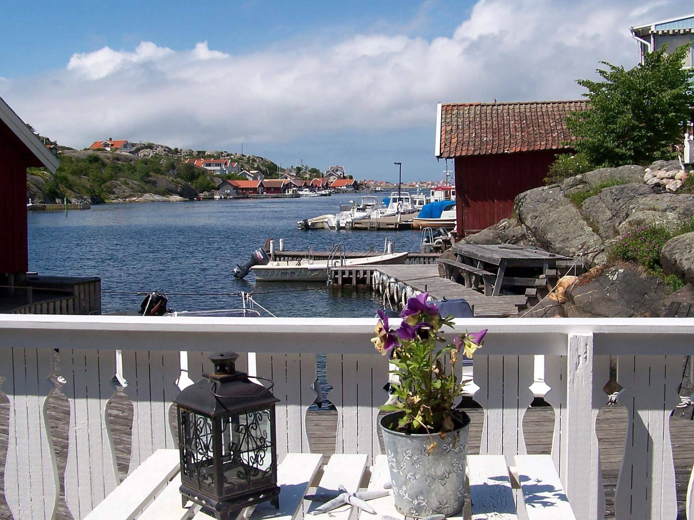 Hus | Utsikt mot innsjø