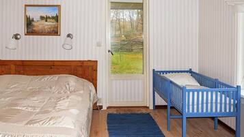 1 bedroom, bed sheets