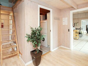 5 bedrooms, cots/infant beds - Classy Holiday Homein Blåvand With a Sauna (Blavand)