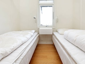 4 bedrooms, cots/infant beds - Contemporary Holiday Home in Zealand With Whirlpool (Kalundborg)