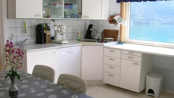 House | Private kitchen | Cookware/dishes/utensils