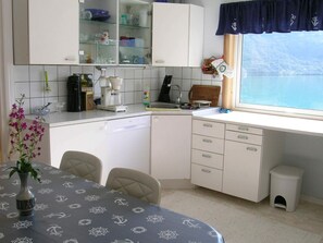 Private kitchen - 10 Person Holiday Home in Kaldfarnes-by Traum (Senja)