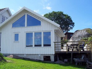 House | Exterior - 4 Person Holiday Home in Henan (Henån)
