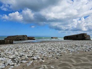 A rocky beach with large boulders and a clear sky. - 4 Star Holiday Home in Hanstholm (Hanstholm)