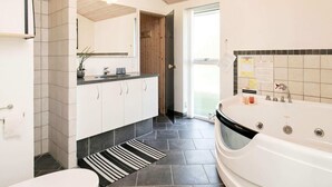 House | Bathroom - Spacious Holiday Home in Fjerritslev near Sea (Fjerritslev)