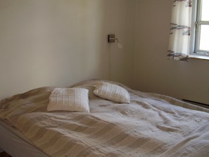 3 bedrooms, cribs/infant beds