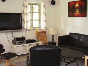 DVD player, MP3 dock