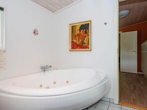 Spa treatment - 6 Person Holiday Home in Glesborg (Glesborg)