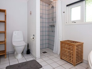 Bathroom - 6 Person Holiday Home in Glesborg (Glesborg)