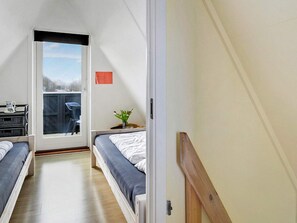 2 bedrooms, cribs/infant beds
