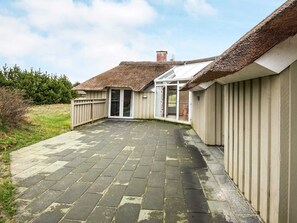 House | Pemandangan dari hartanah