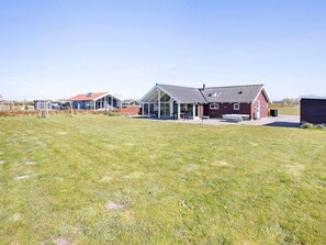 House | Pemandangan dari hartanah