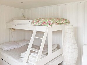 House | 2 bedrooms, bed sheets - Holiday Home in Ugglarp (Sloinge)