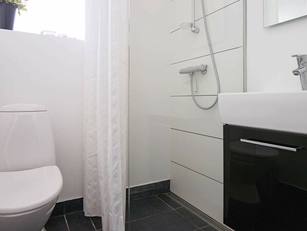 Bathroom - Modern Holiday Home in Egå With Sauna (Aarhus)