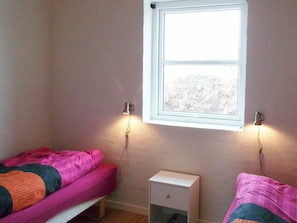 3 bedrooms, cribs/infant beds, internet