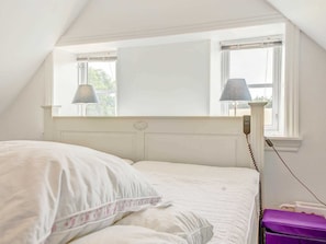 3 bedrooms, cribs/infant beds