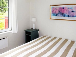 3 bedrooms, cribs/infant beds