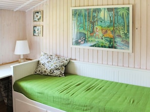 3 bedrooms, cribs/infant beds
