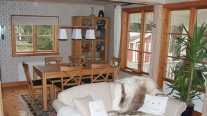 Dining - Holiday Home in Hult (Hult)