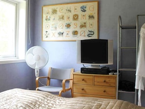 4 bedrooms, individually furnished, bed sheets