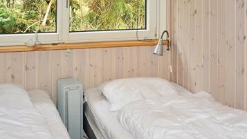 3 bedrooms, cots/infant beds
