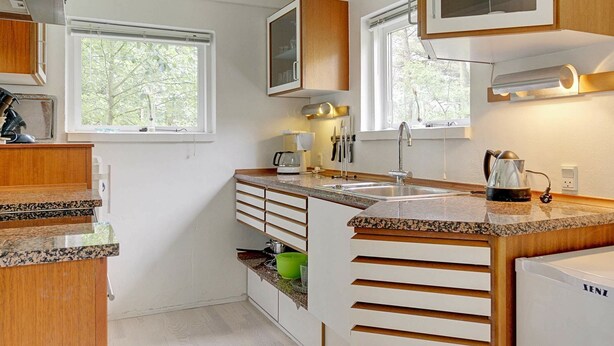 Coffee/tea maker, fridge, microwave, stovetop - Comfortable Holiday Home in Nexø With Terrace (Nexo)