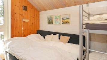 1 bedroom, cribs/infant beds