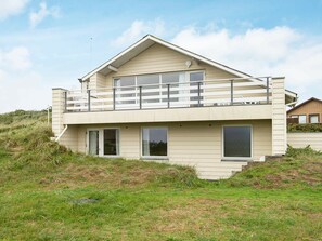 Exterior - Peaceful Holiday Home in Henne With Sea View (Henne)