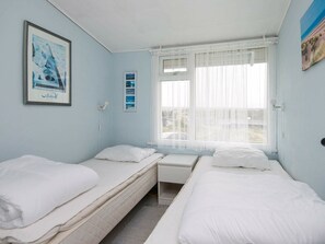 3 bedrooms, cots/infant beds - Peaceful Holiday Home in Henne With Sea View (Henne)