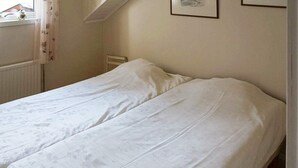 2 bedrooms, bed sheets - 5 Person Holiday Home in Mellerud (Mellerud)