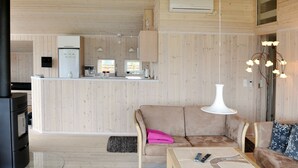 DVD player - Cosy Holiday Home in Juelsminde With Terrace (Juelsminde)