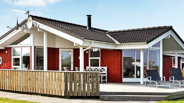 Exterior - Cosy Holiday Home in Juelsminde With Terrace (Juelsminde)