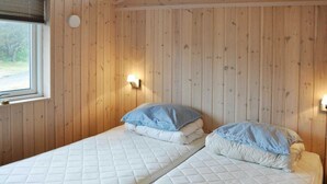 3 bedrooms, cots/infant beds - Cosy Holiday Home in Juelsminde With Terrace (Juelsminde)